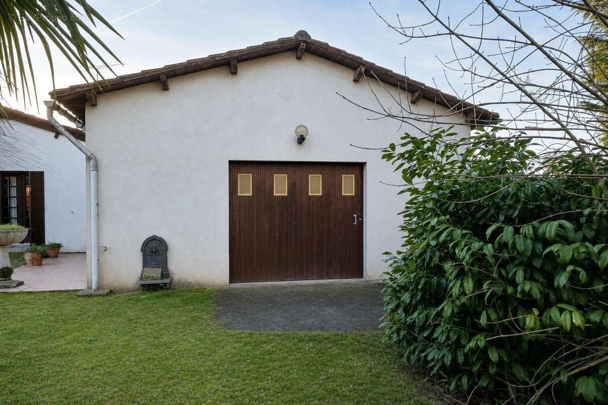 Maison de 5 pièces de 169 m² à Montmérac - photo 2