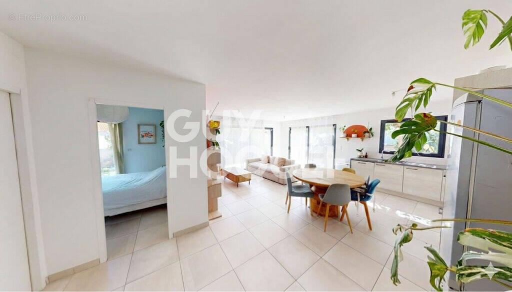 Maison à PEZILLA-LA-RIVIERE