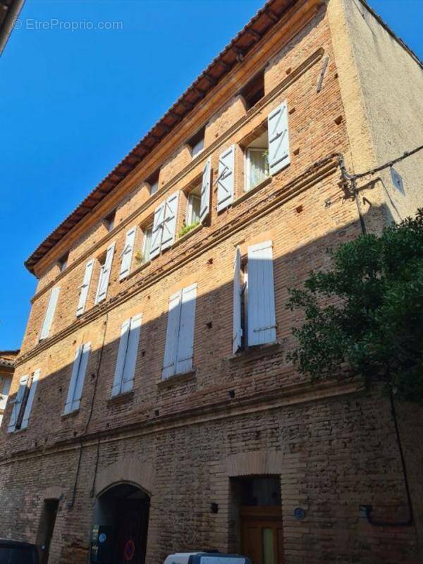 Commerce à MONTESQUIEU-VOLVESTRE