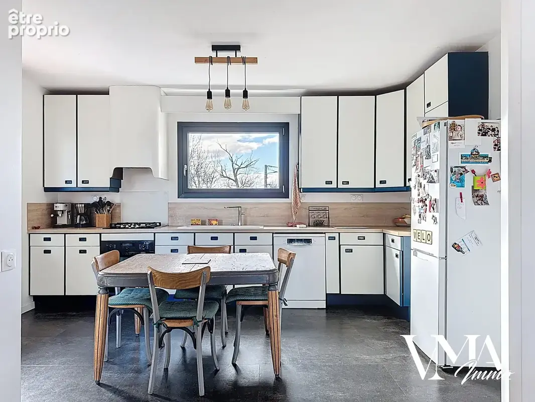 Maison de 197m2 sur une parcelle de terrain de 1156m2 avec piscine / Dardilly - photo 8