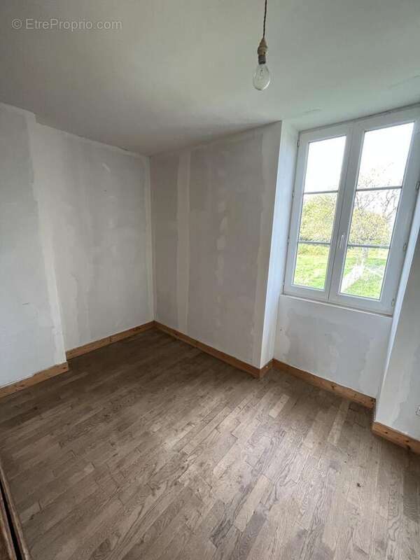 Maison à CHAMPSECRET