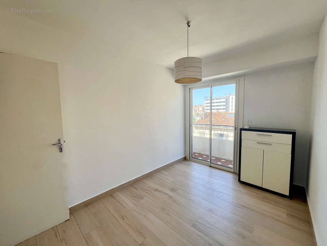 Appartement à MARSEILLE-4E