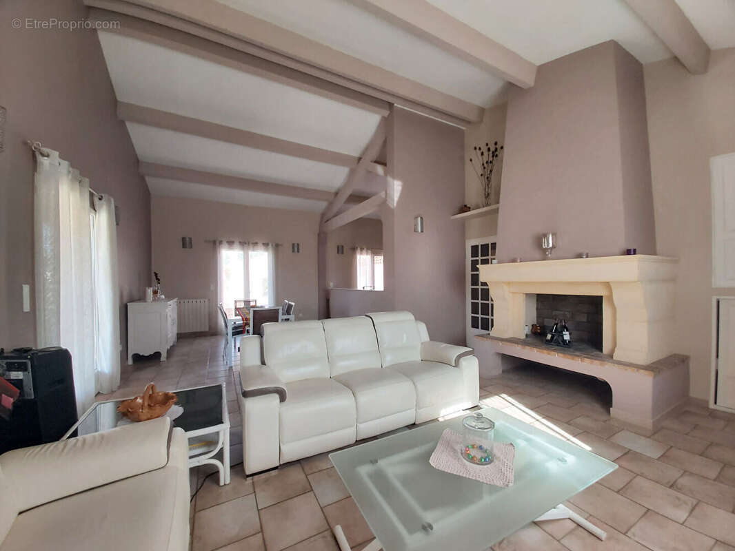 Villa familiale avec piscine et appartement indépendant à vendre à Clarensac ? 145 m² sur 2500 m² de terrain - photo 9
