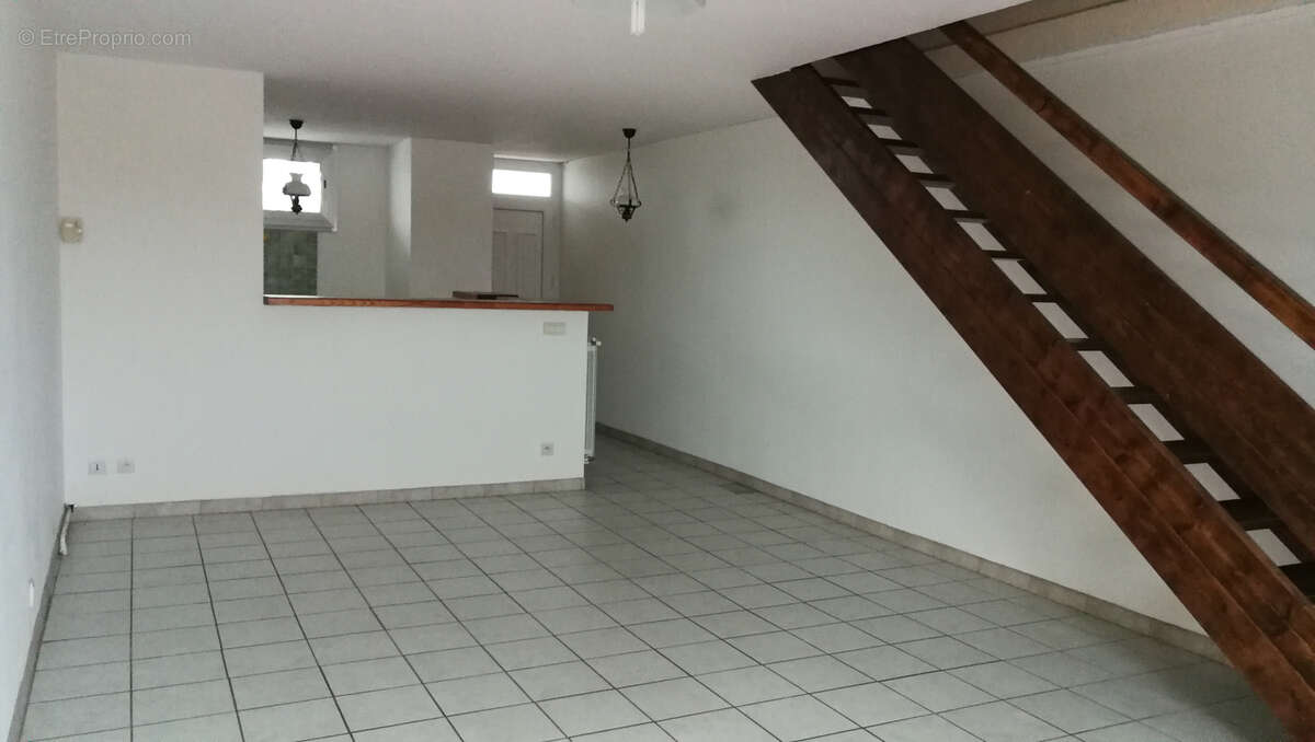 Appartement à LESPINASSE