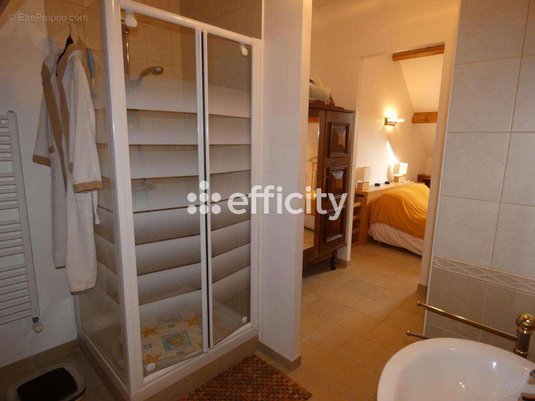 Maison à BELLENAVES