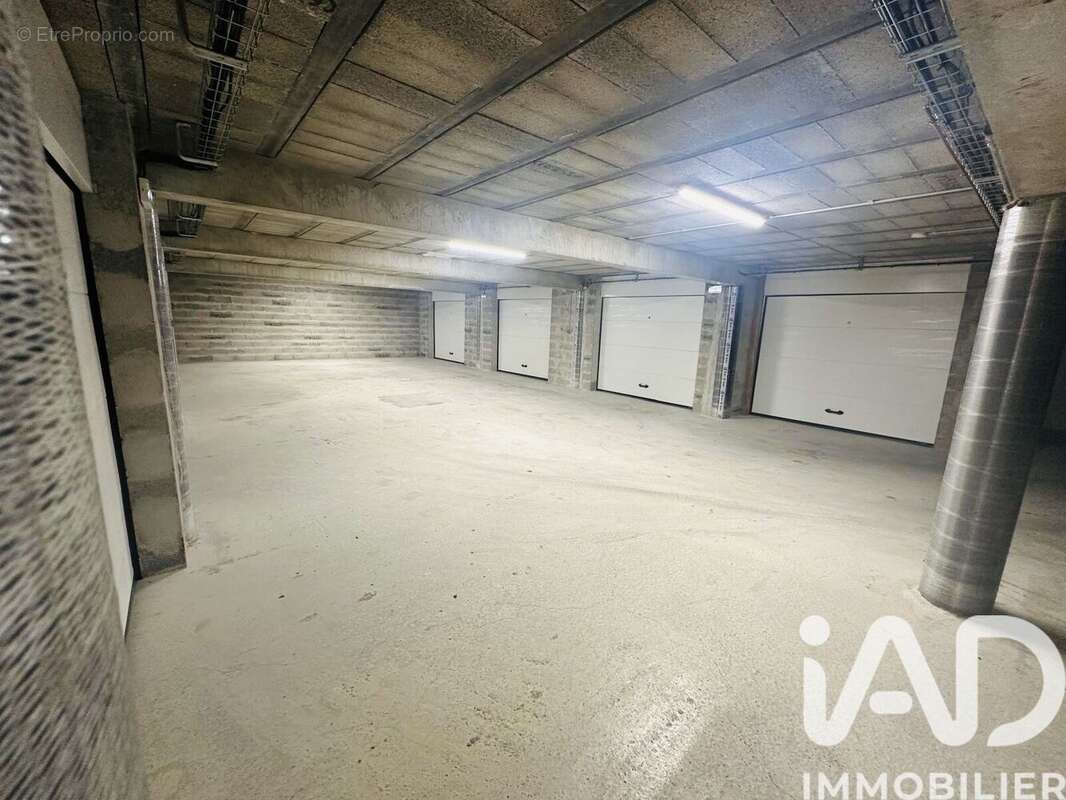 Appartement 750 m² à Arveyres  - photo 8