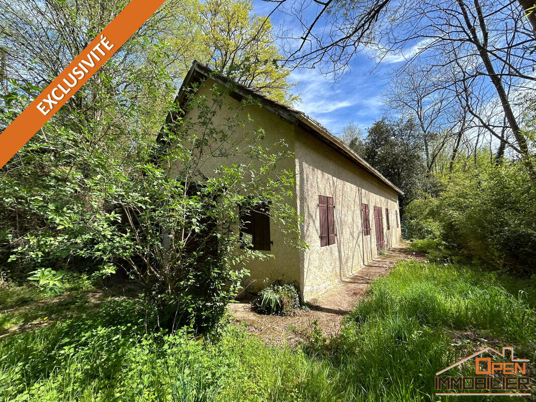 Parking à CALVIAC-EN-PERIGORD