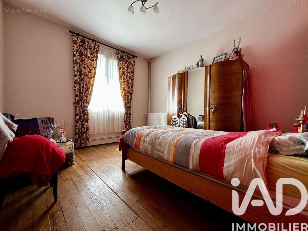 Maison 121 m² à Le Mesnil-Rouxelin  - photo 8