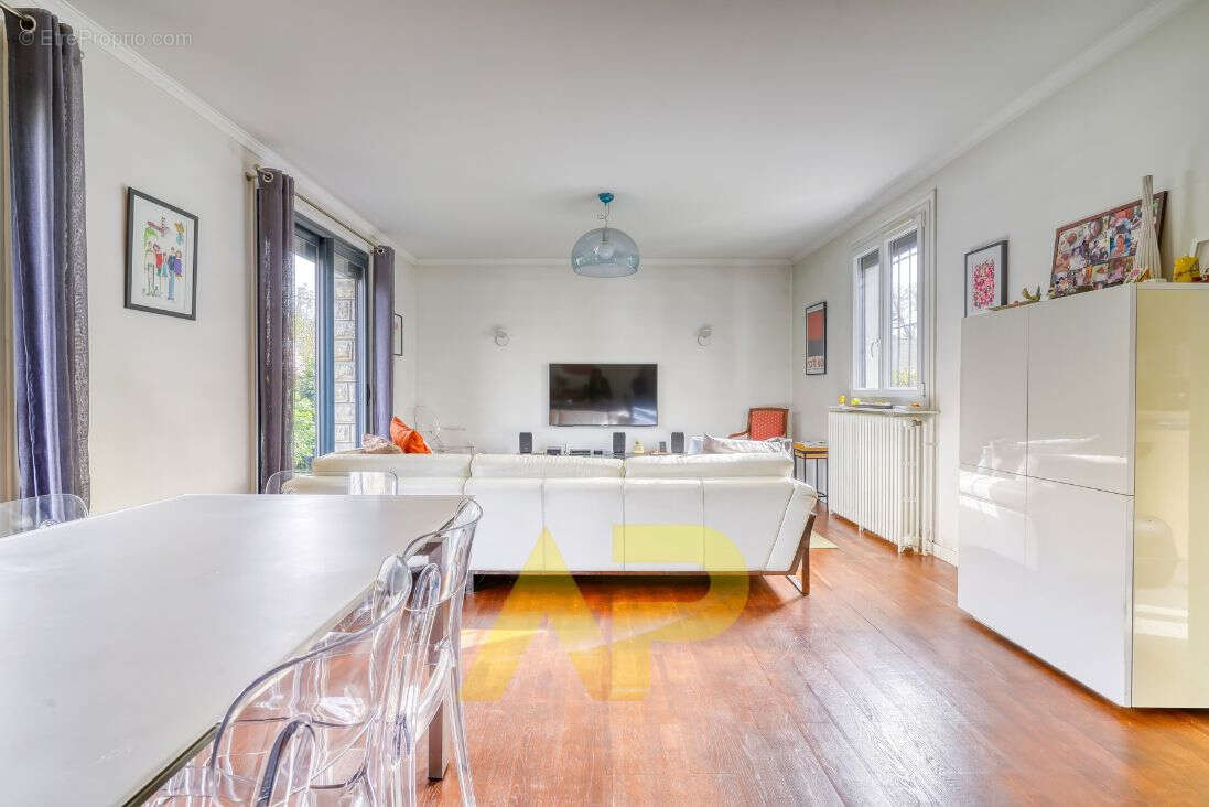 Maison à VERRIERES-LE-BUISSON