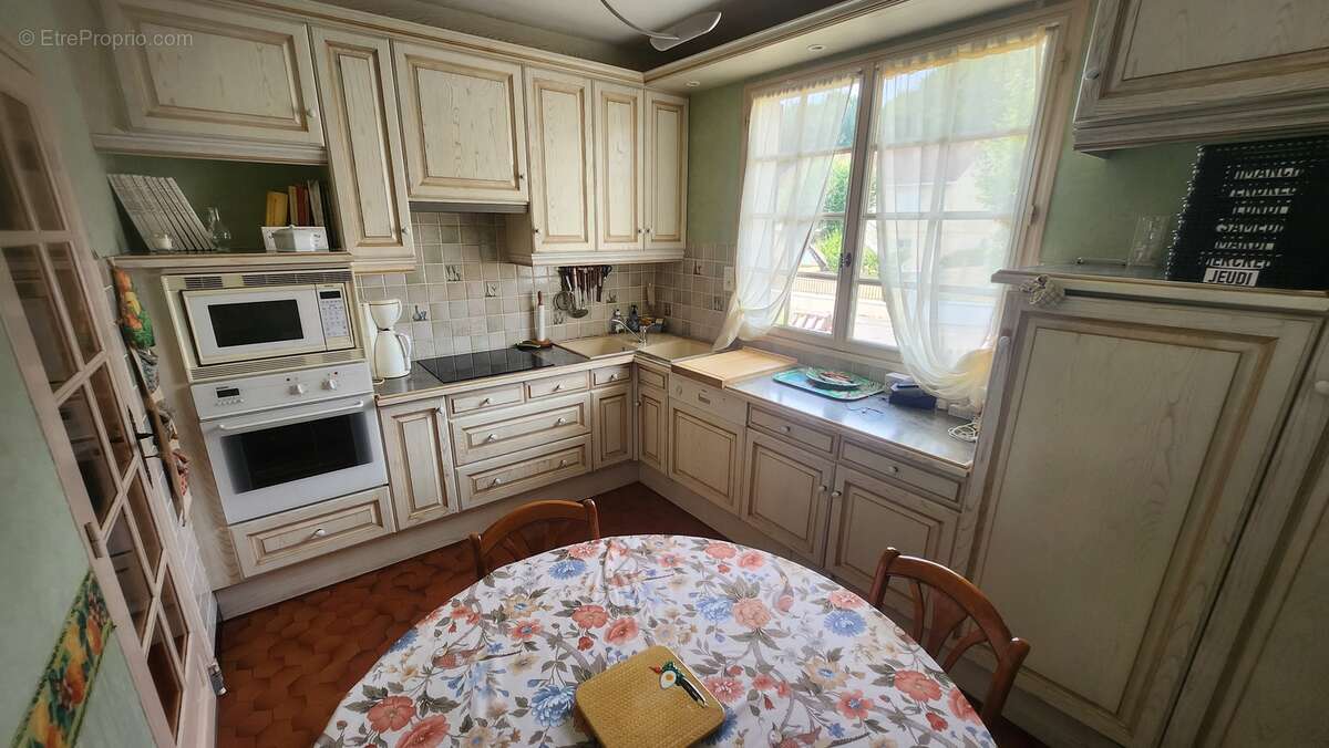 Maison à SAINT-JUST-LE-MARTEL