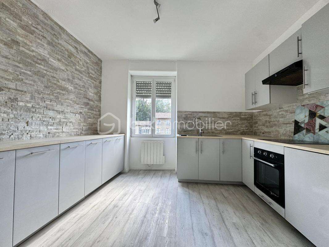 Appartement T3 offrant de beaux volumes et une excellente luminosité ! - photo 2