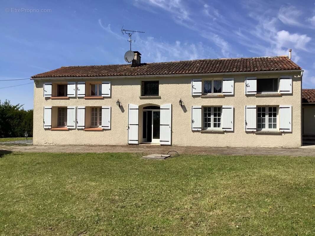 Spacieuse maison à la campagne avec piscine près de Cognac - photo 23