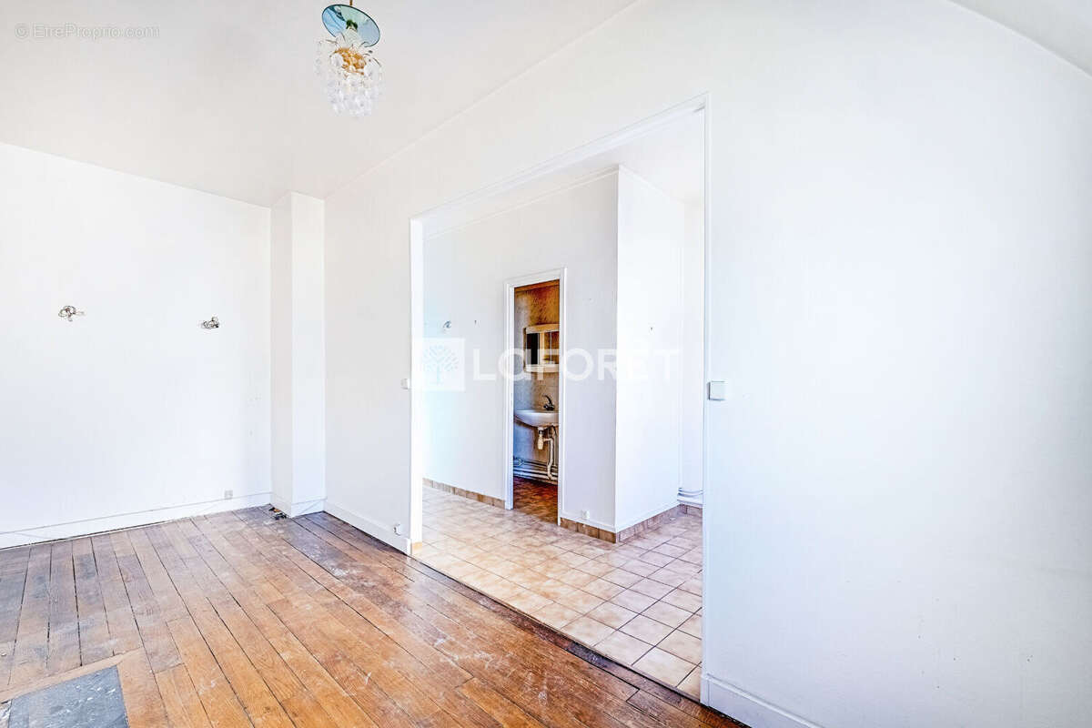 Studio - Dernier étage avec ascenseur - Boulevard de Courcelles, Paris 17e - photo 11