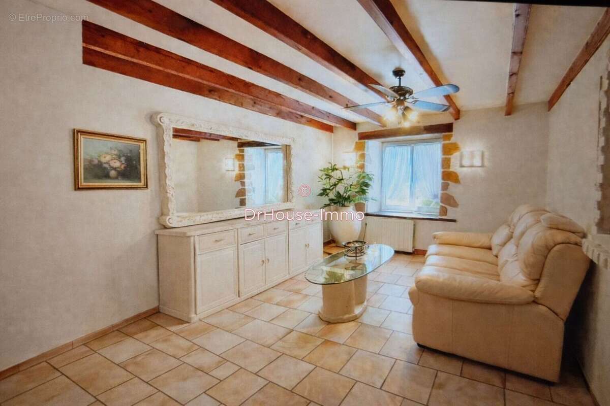 Maison 132 m² à Oradour-Fanais  - photo 5