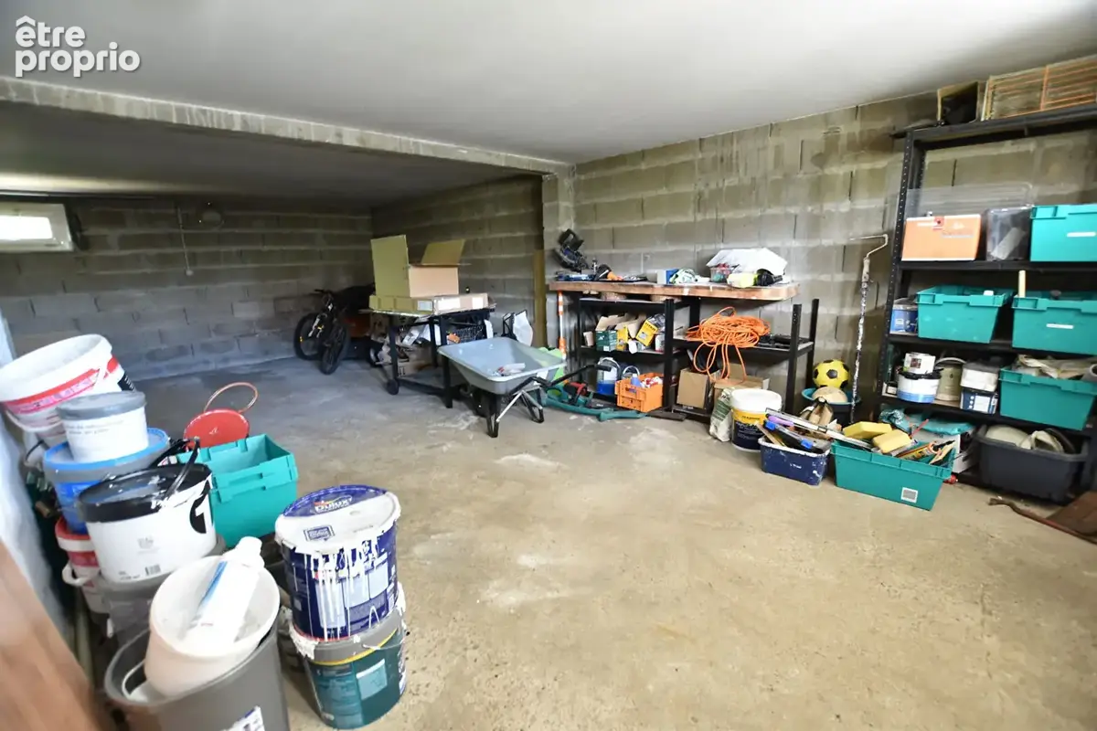 Maison avec dépendances, piscine et 2 hectares de terrain. - photo 12
