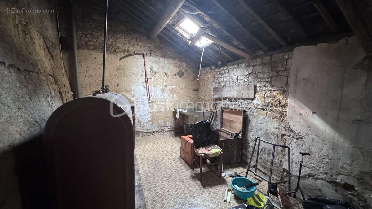 Maison a renover - photo 11