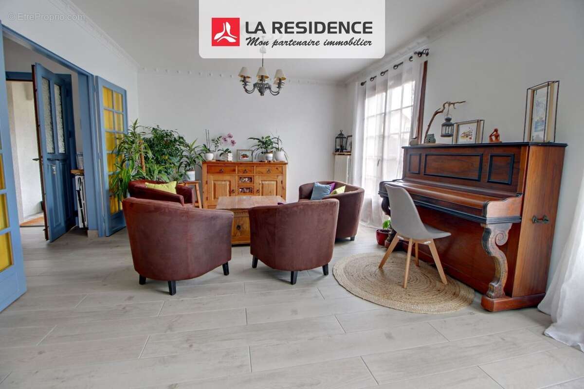 Maison à LES CLAYES-SOUS-BOIS