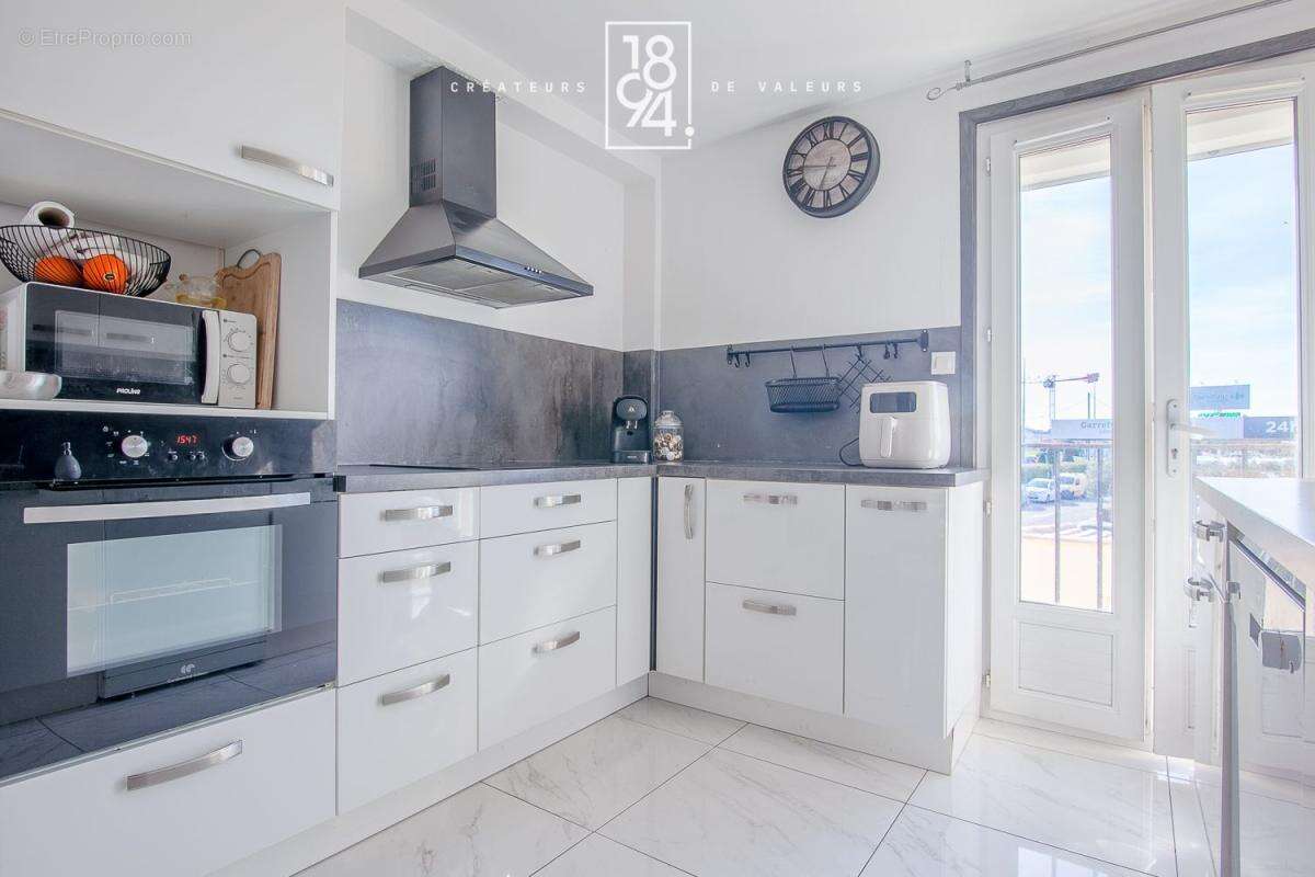 Appartement à CHATEAUNEUF-LES-MARTIGUES