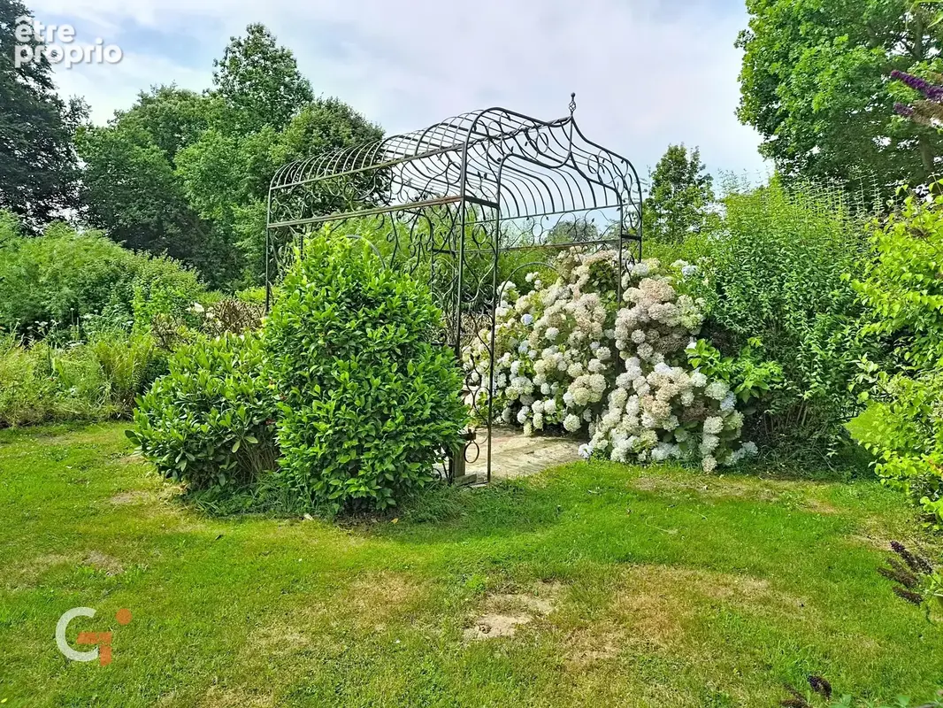 L’Histoire au pas de votre porte : Demeure de caractère de 157 m² dans son parc de 6 334 m² - photo 22