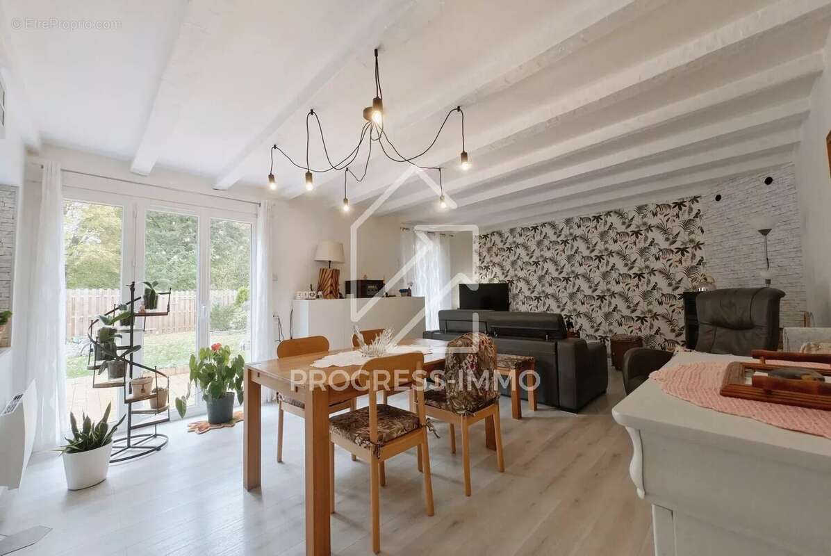 Appartement à COMBS-LA-VILLE