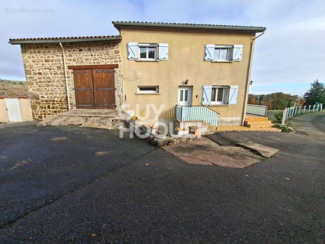 Maison à ESSERTINES-EN-CHATELNEUF