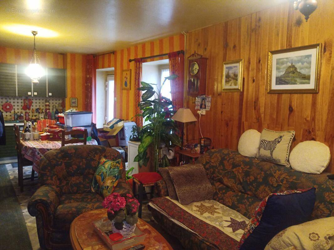 Maison à ESPALY-SAINT-MARCEL