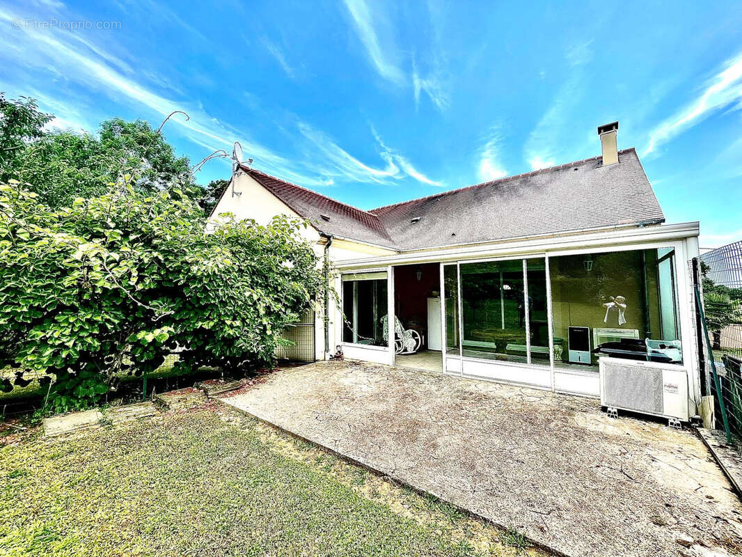 Maison à CRECY-LA-CHAPELLE