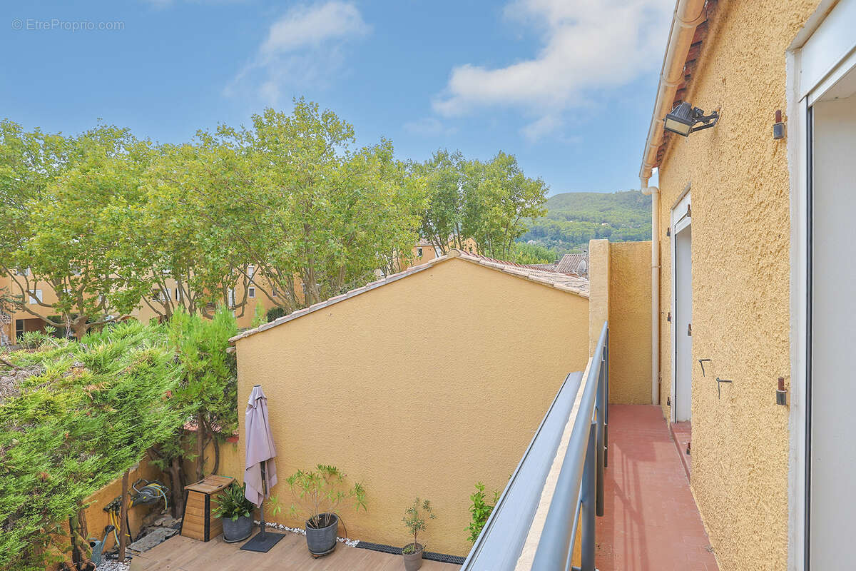 Maison à SOLLIES-PONT