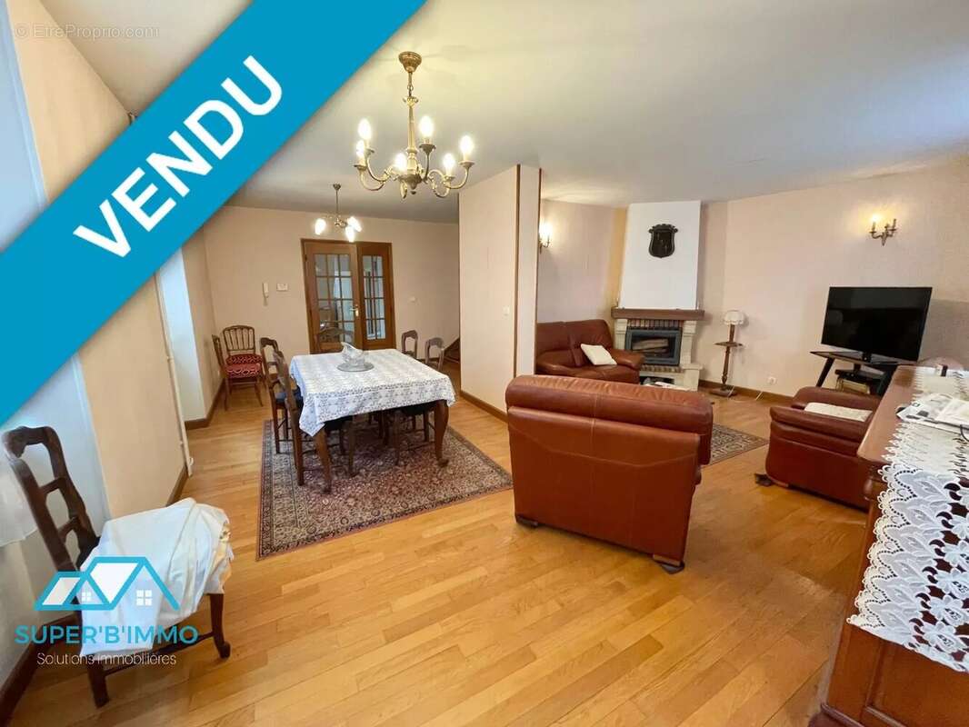 Maison à CHAMPAGNAC-LE-VIEUX