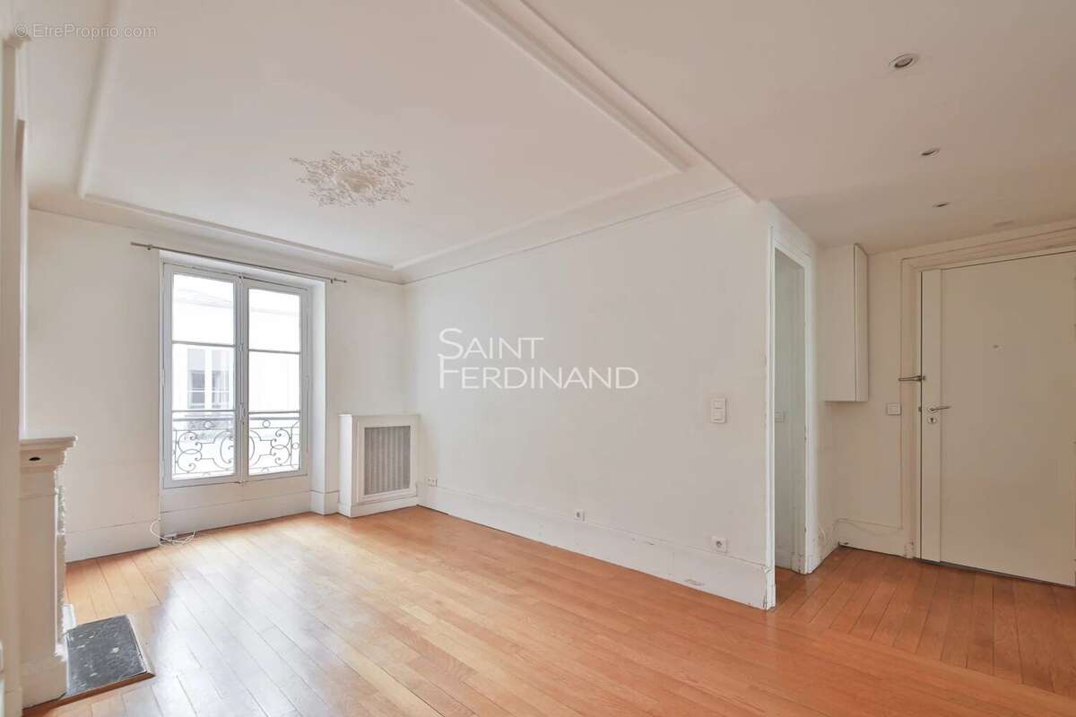 Appartement à PARIS-17E