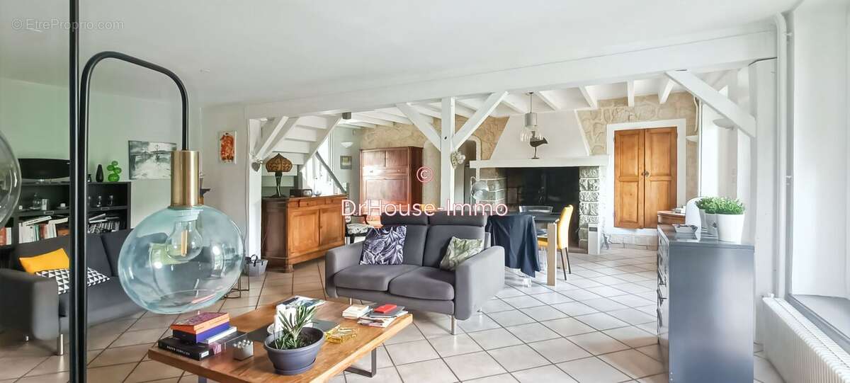 Maison à ECHASSIERES