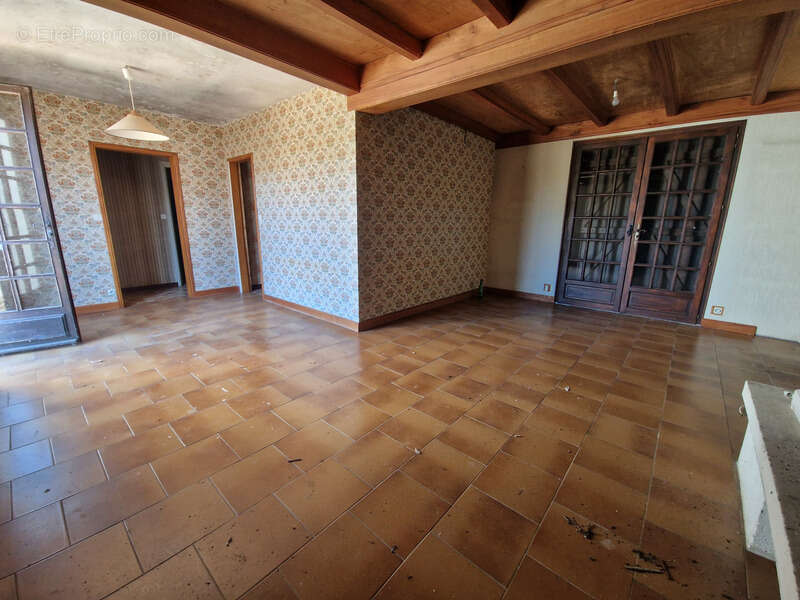 Maison à vendre 3 pièces avec garage sur 1 648 m² de terrain FOURAS (17) - photo 4