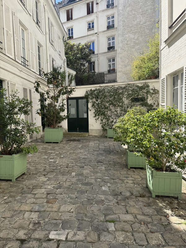 Commerce à PARIS-6E