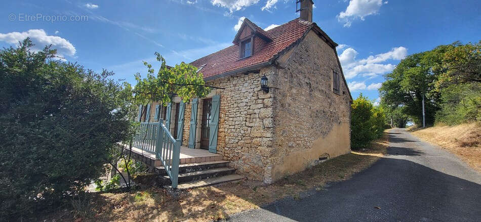 Maison en pierre bénéficiant d'une piscine et d'un panorama champêtre - photo 22