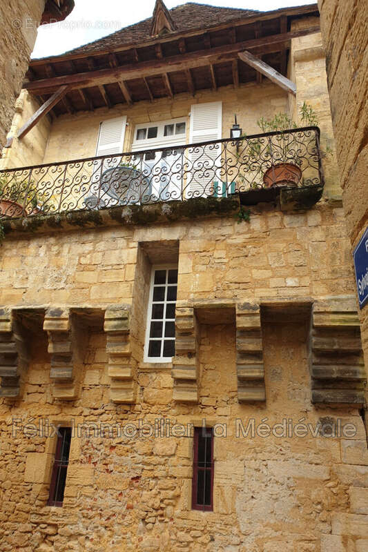 Commerce à SARLAT-LA-CANEDA
