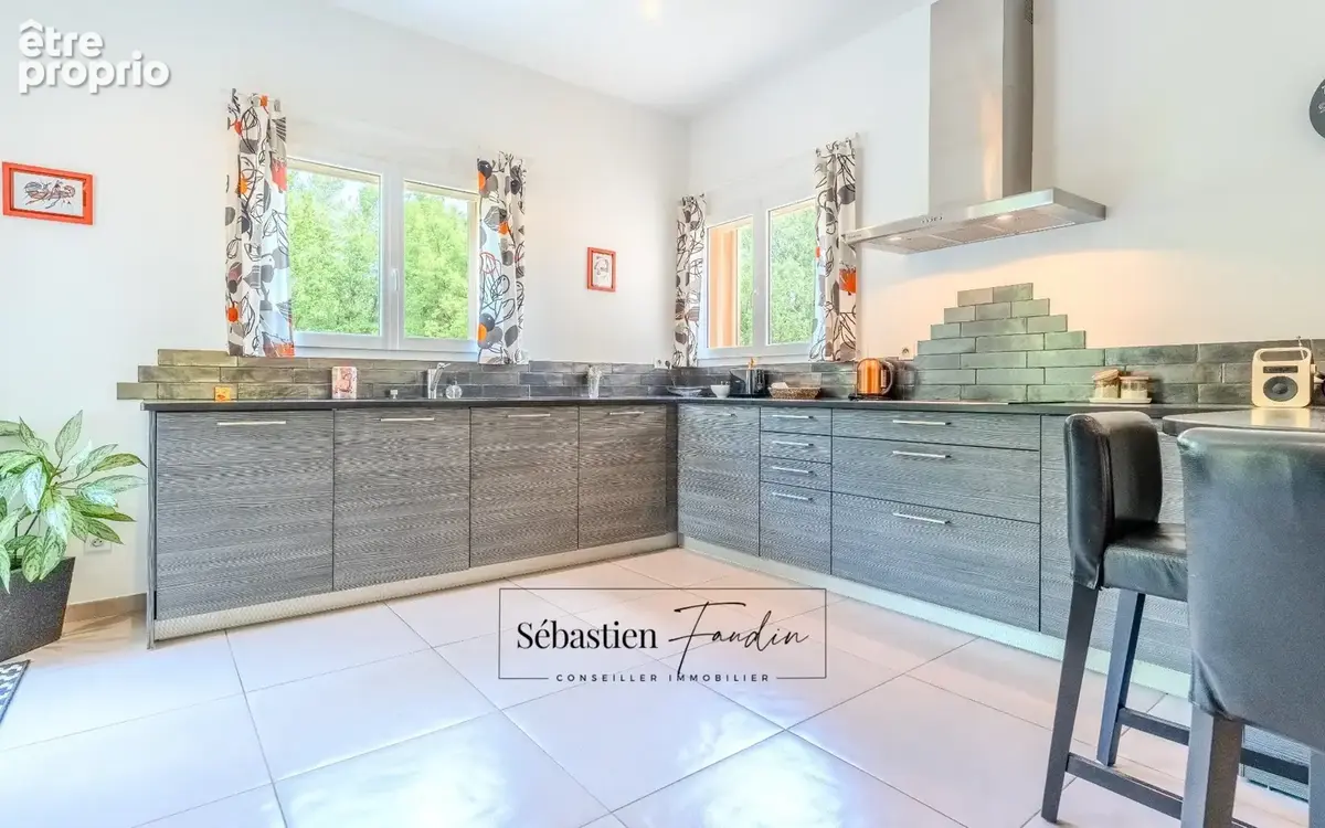 Domaine à vendre à Rousset à 15 minutes d'Aix-en-Provence - 8 000 m² - plusieurs logements - 262 m² habitables - calme absolu -  - photo 56