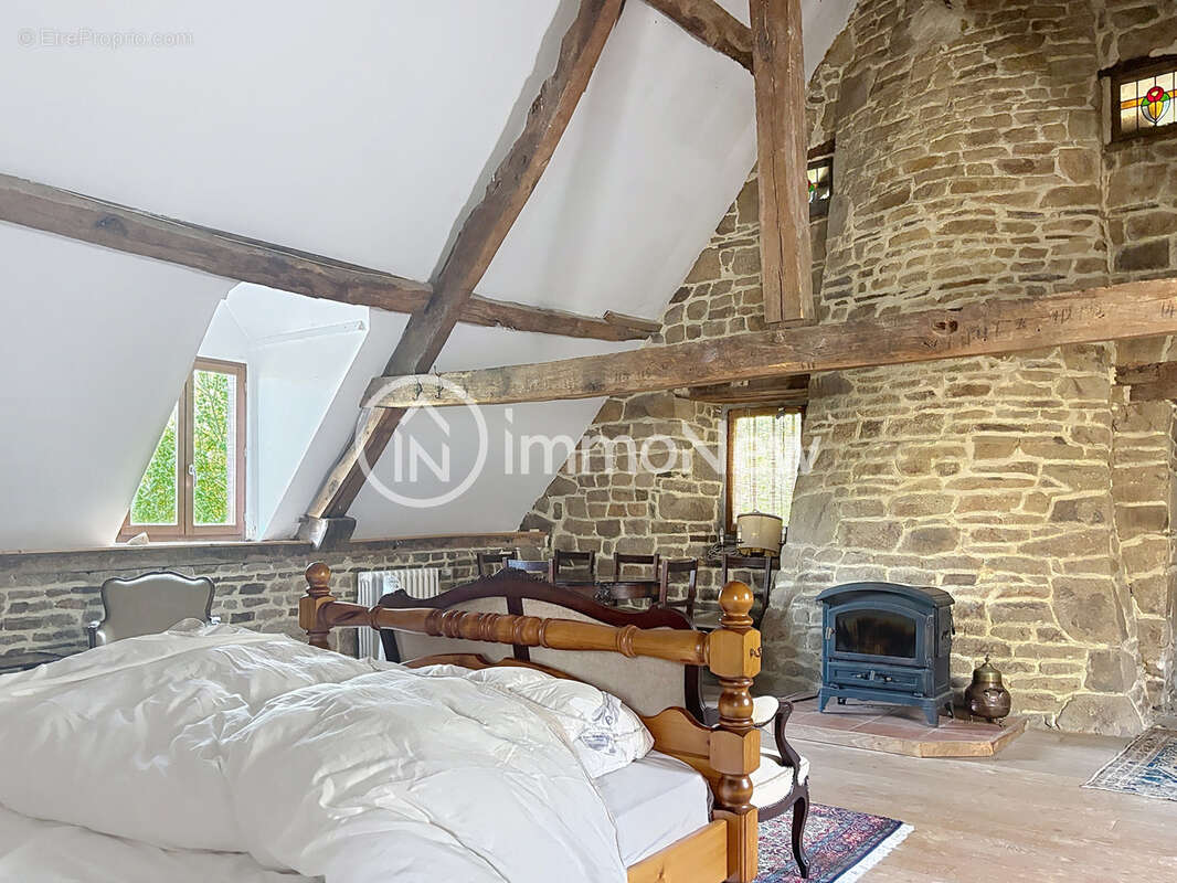 Belle maison pierre annees 1700  de 190 m2 environ sur terrain 1,8 hectare environ - photo 8