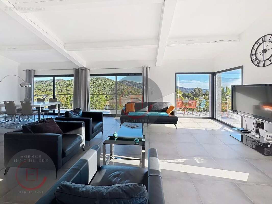 Maison à LES ADRETS-DE-L&#039;ESTEREL