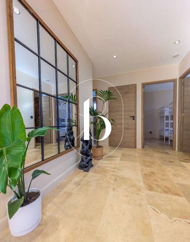 Maison à SAINT-PRIVAT-DE-CHAMPCLOS