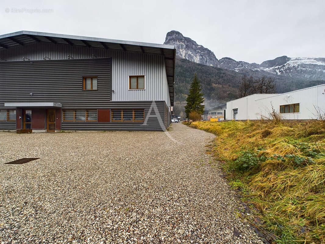 Commerce à LA BALME-DE-THUY