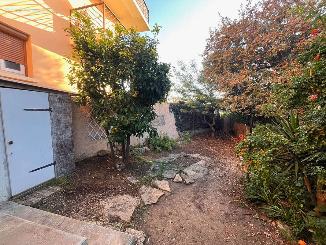 Appartement à SIX-FOURS-LES-PLAGES