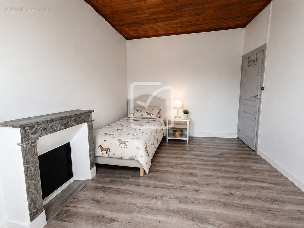 Rare   propriété équestre près de villeréal   20 ha   25 boxes   2 aires couvertes   2 habitations - photo 8