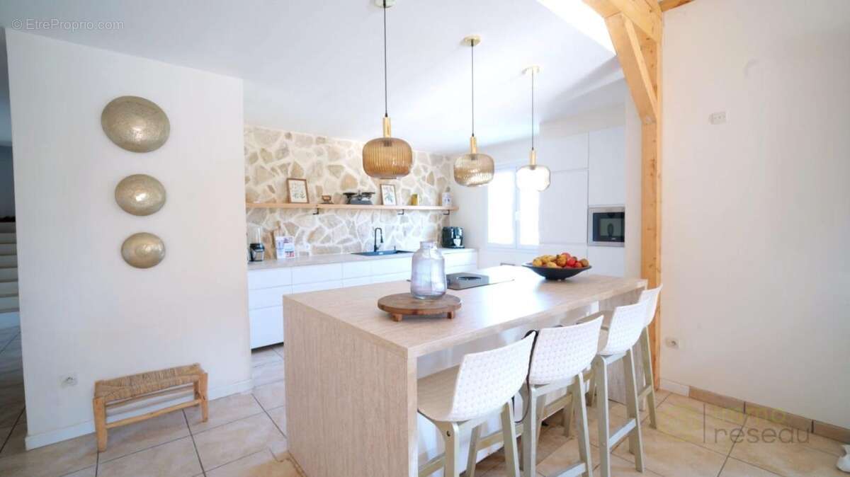 Maison 216 m² à Plaissan  - photo 13