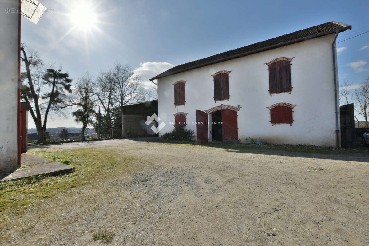 Maison 319 m² à Orthez  - photo 6