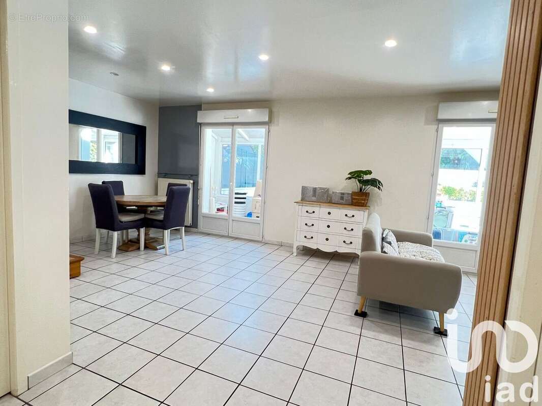 Photo 2 - Maison à SAINT-THIBAULT-DES-VIGNES