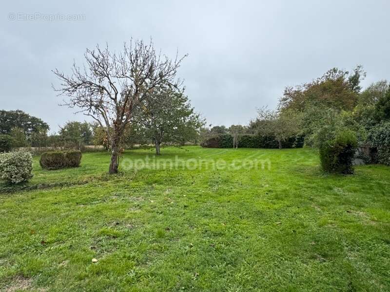 Maison à ARNAC-LA-POSTE