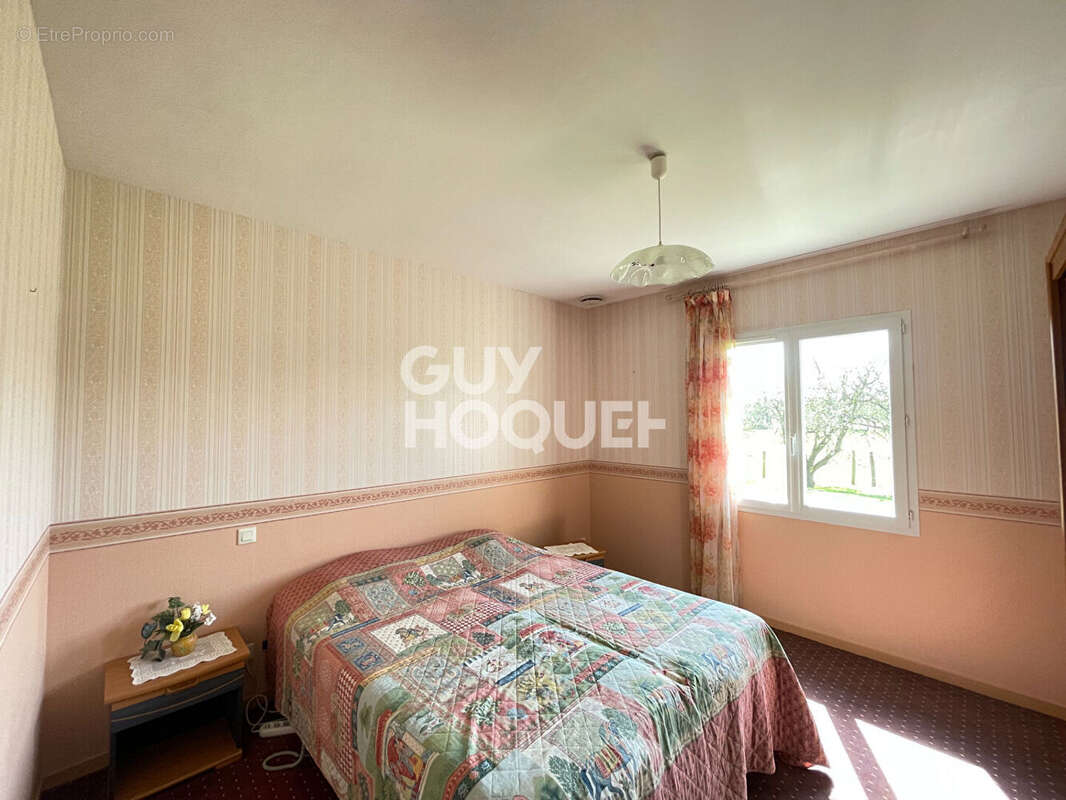 Maison à MOULINS-SUR-YEVRE