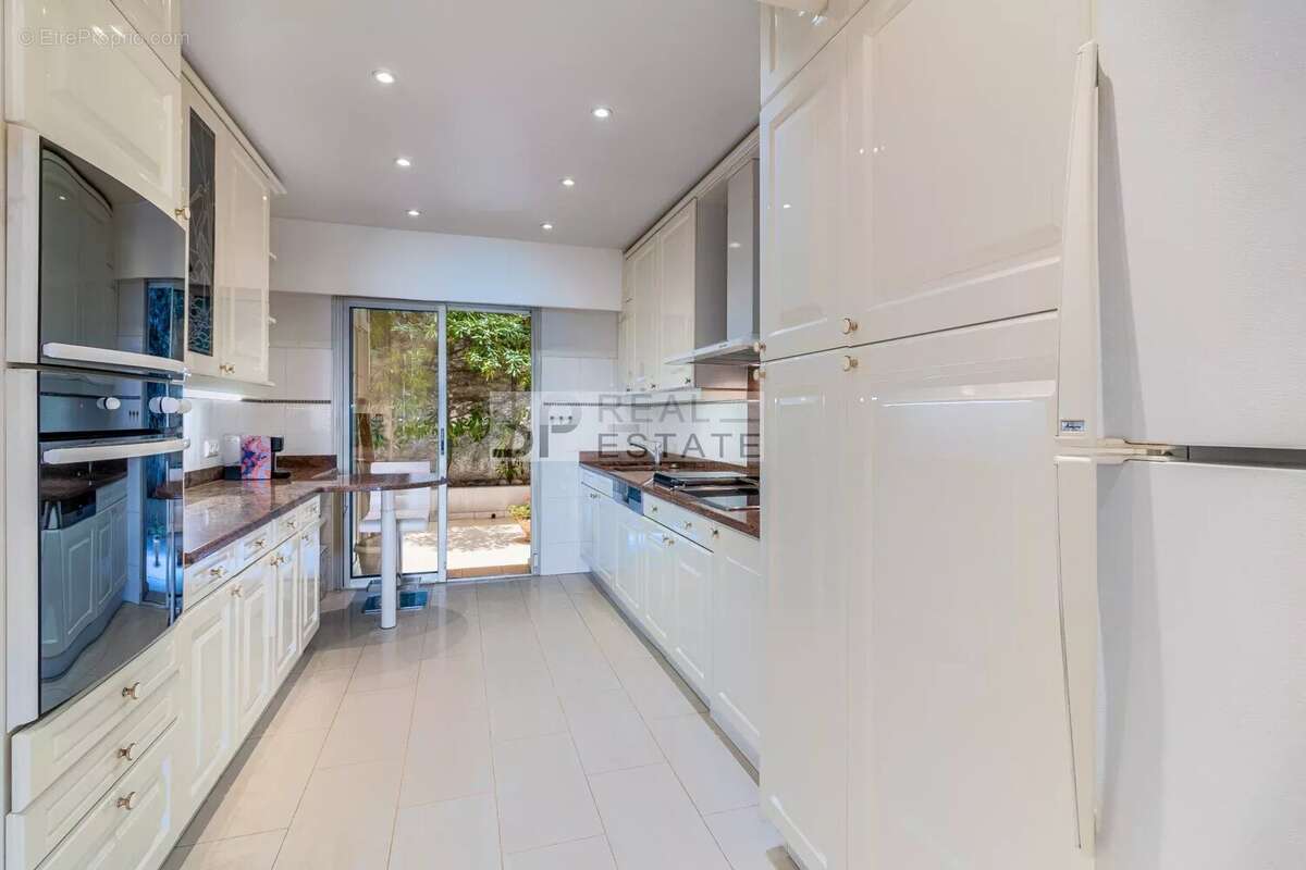 Appartement à VALLAURIS