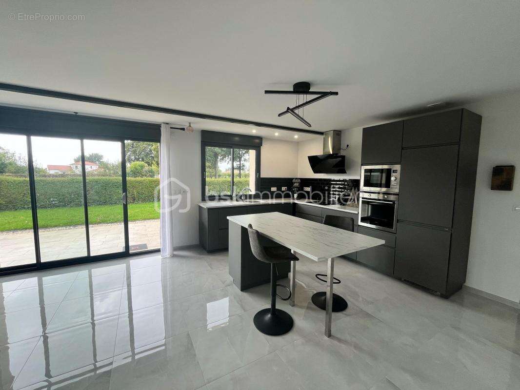 Maison à LA BOISSIERE-DU-DORE