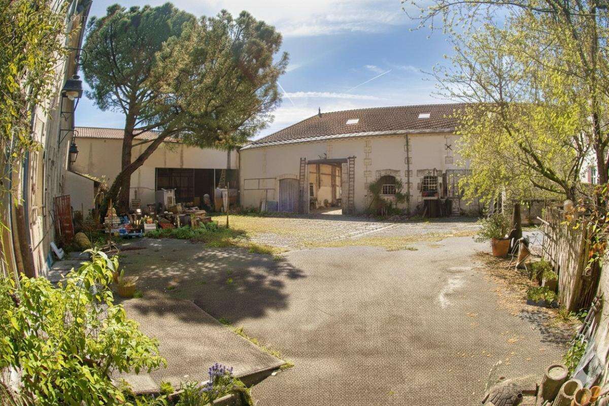 Maison à SAINT-JEAN-D'ANGELY